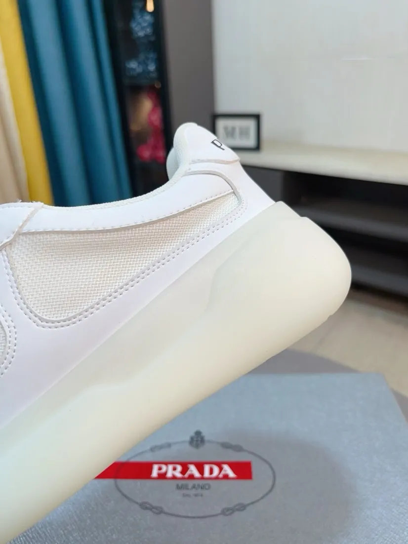 Men's shoes 💰420🌹🌹Prada is a luxurious and fashionable high-end product ✊🔥The perfect last shape and top-notch handcrafting make this shoe immediately create a strong aristocratic atmosphere. Imported first-layer cowhide with brogue carving crafts💋Genuine leather lining🎶Rubber combination outsole specially imported from France for leather shoes😍Color: Mysterious Black☕️Size 38～44